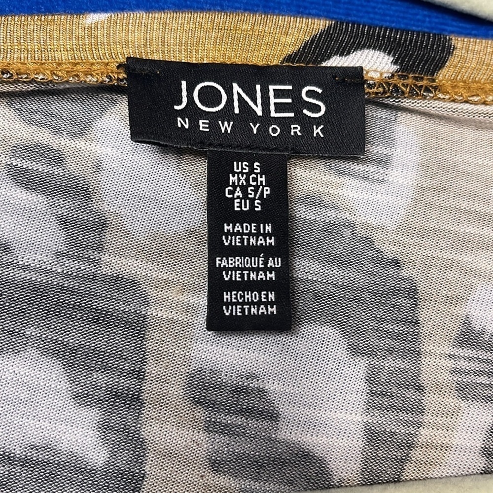 ⭐️ Jones New York patterned 3/4 sleeve top- size small (oversized) - Picture 5 of 8